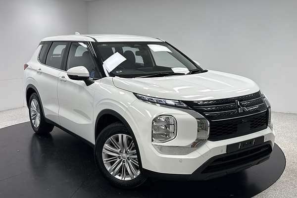 2023 Mitsubishi Outlander ES ZM