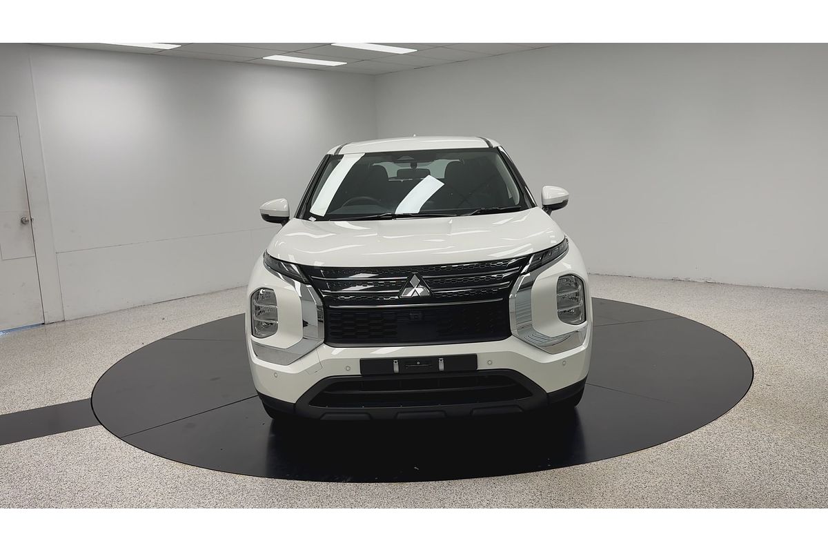 2023 Mitsubishi Outlander ES ZM