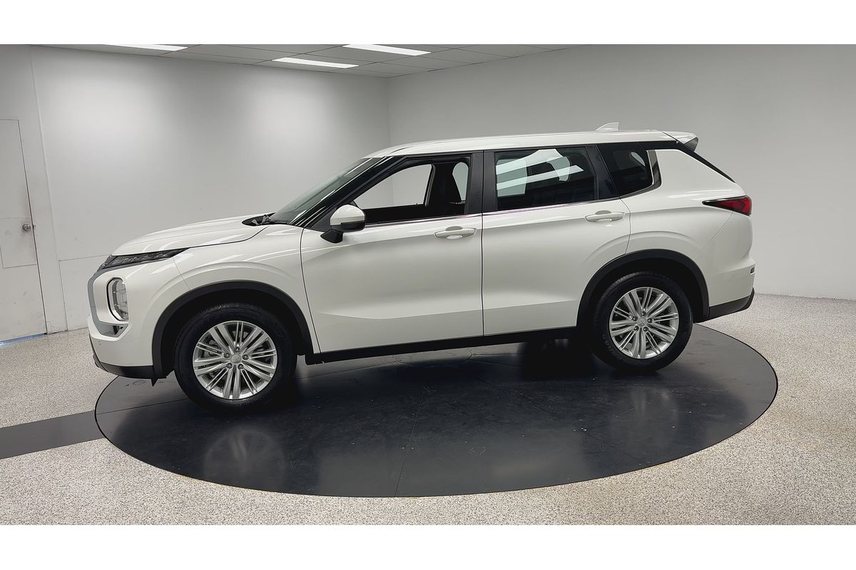 2023 Mitsubishi Outlander ES ZM