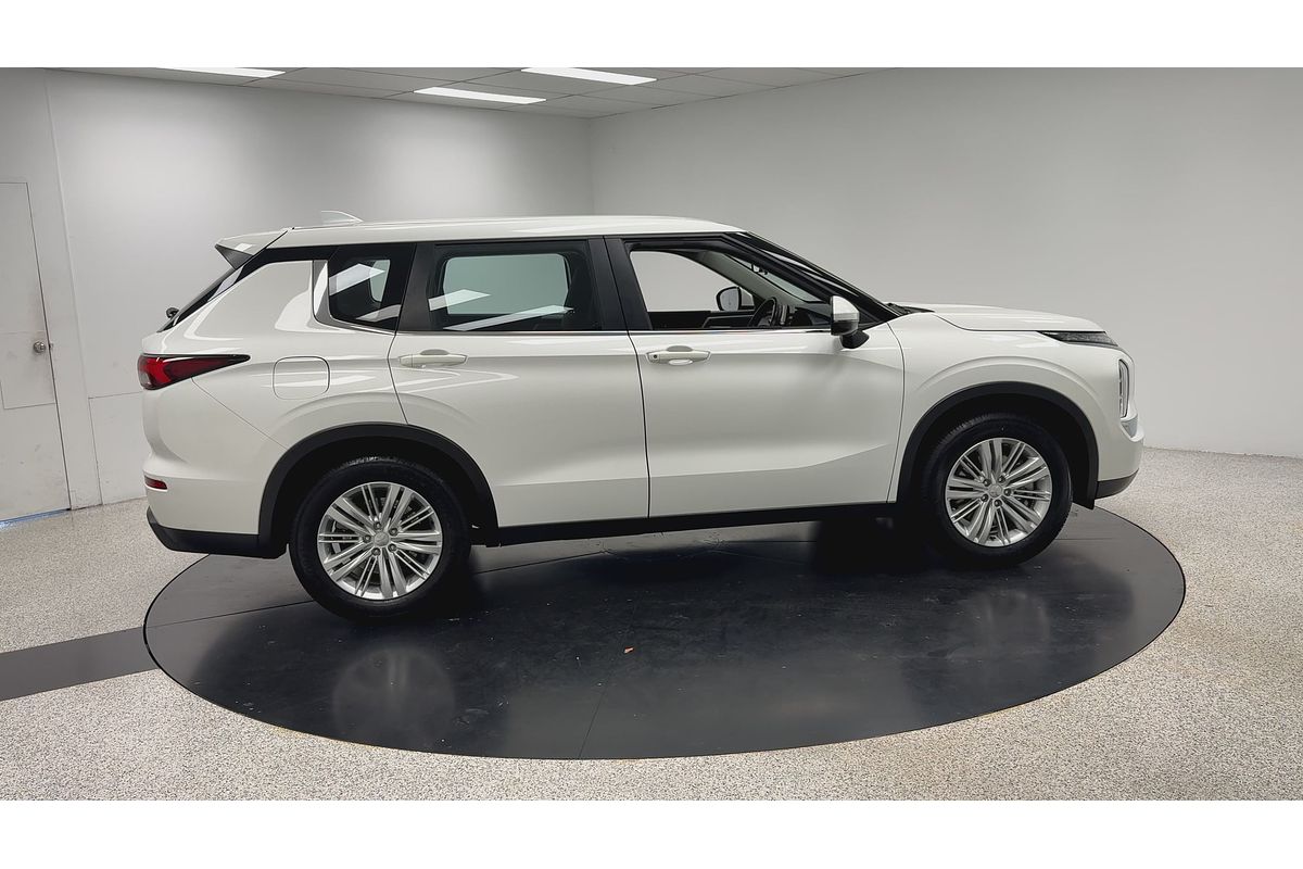 2023 Mitsubishi Outlander ES ZM