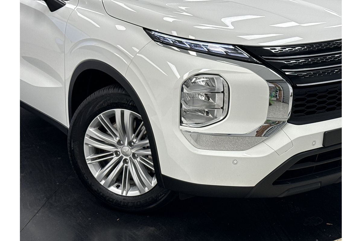 2023 Mitsubishi Outlander ES ZM