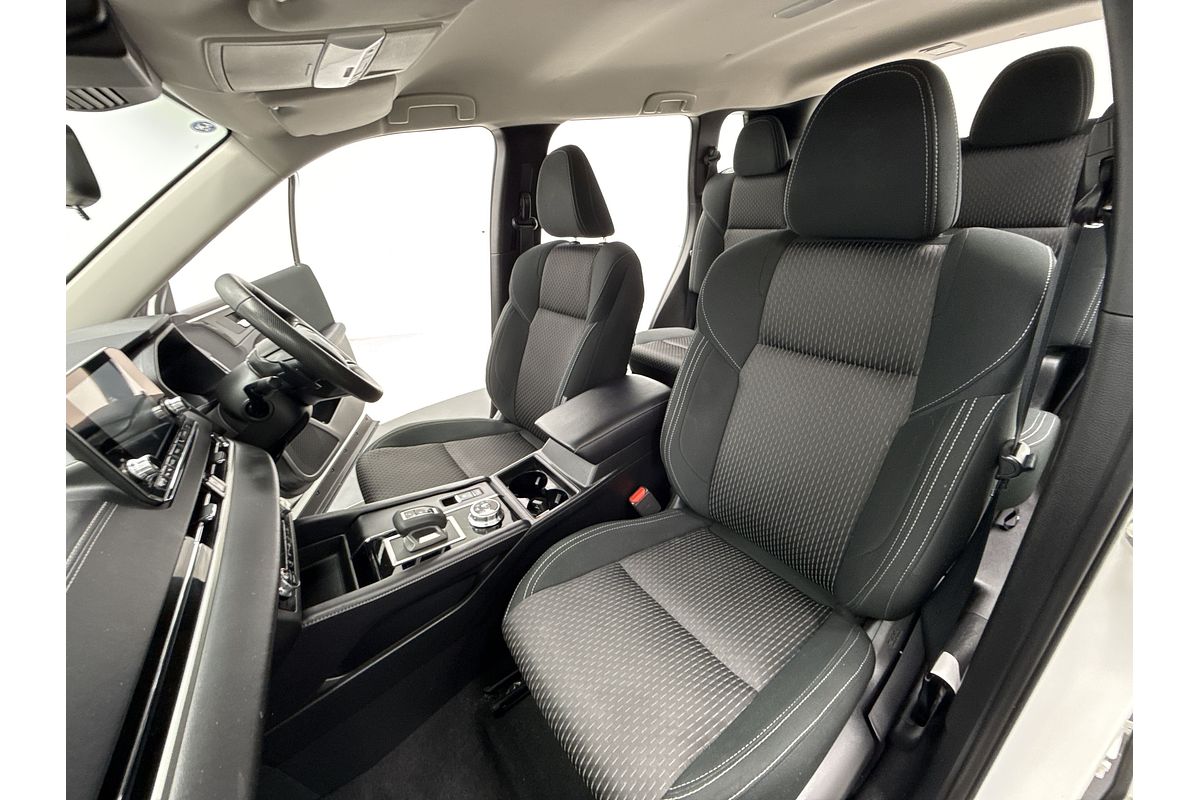 2023 Mitsubishi Outlander ES ZM