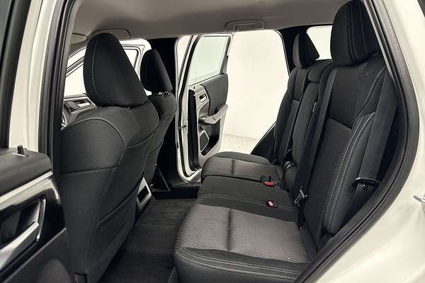 2023 Mitsubishi Outlander ES ZM