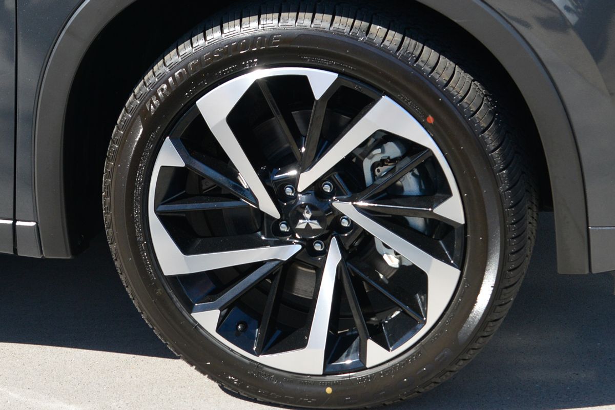 2024 Mitsubishi Outlander PHEV Exceed ZM