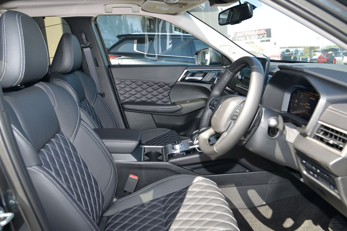 2024 Mitsubishi Outlander PHEV Exceed ZM