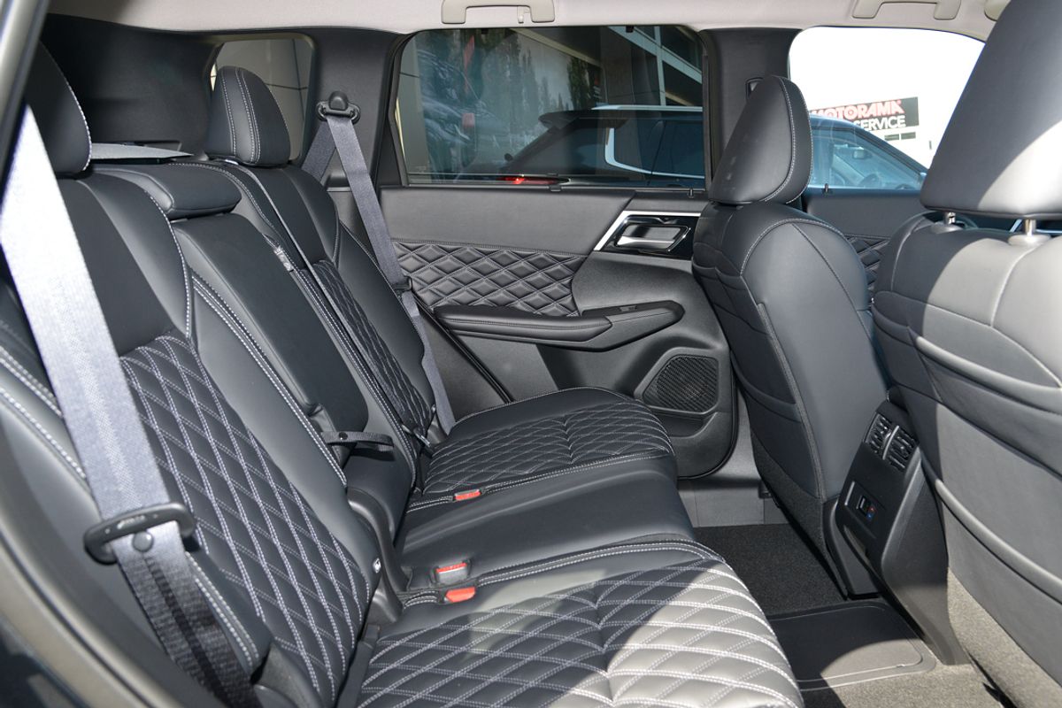 2024 Mitsubishi Outlander PHEV Exceed ZM