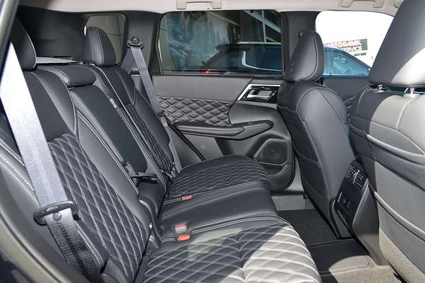 2024 Mitsubishi Outlander PHEV Exceed ZM