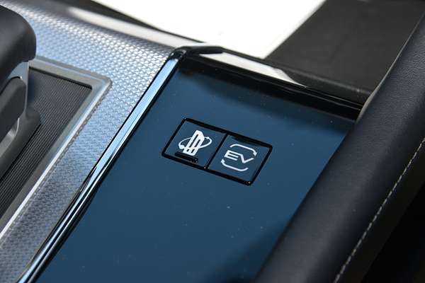 2024 Mitsubishi Outlander PHEV Exceed ZM