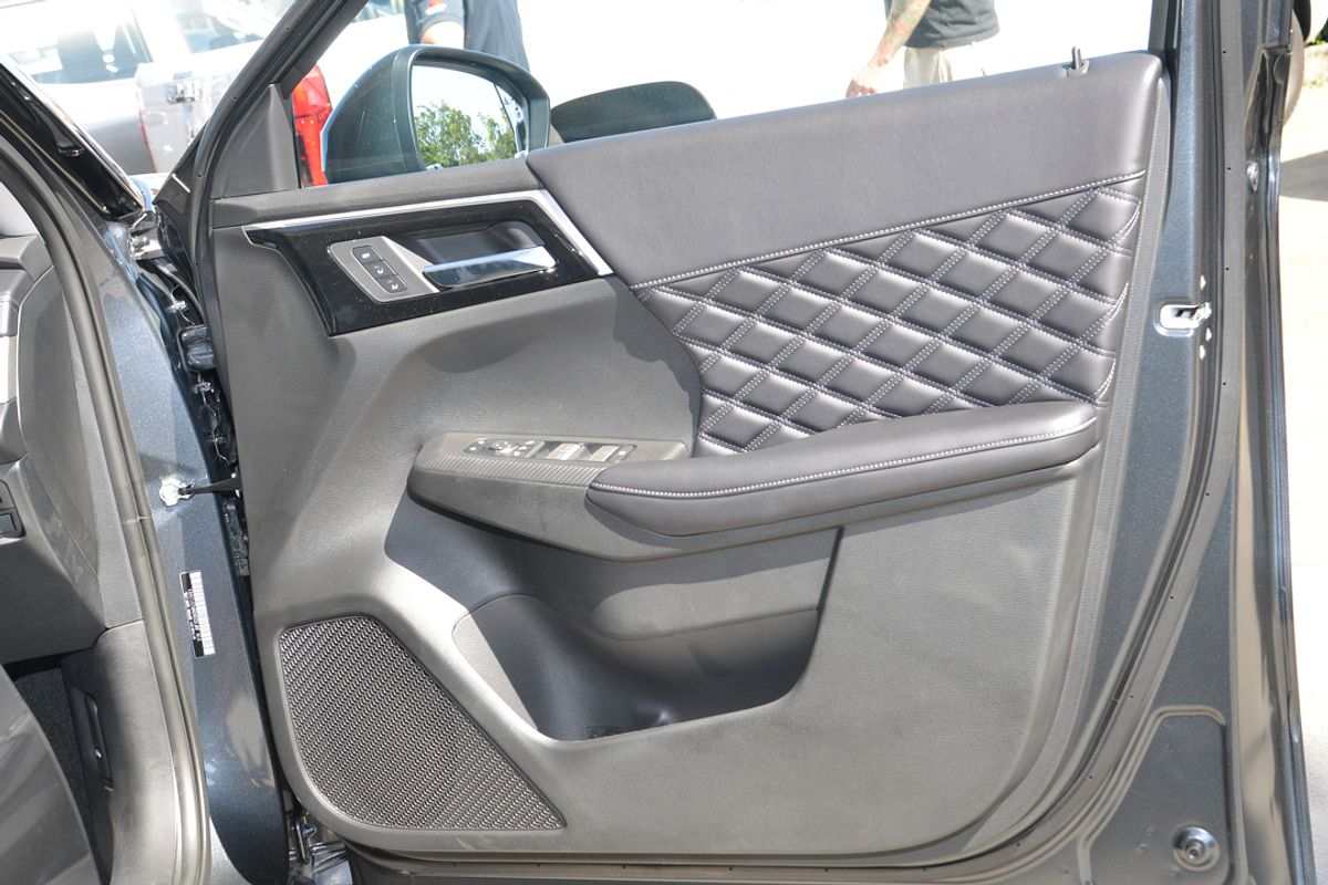 2024 Mitsubishi Outlander PHEV Exceed ZM