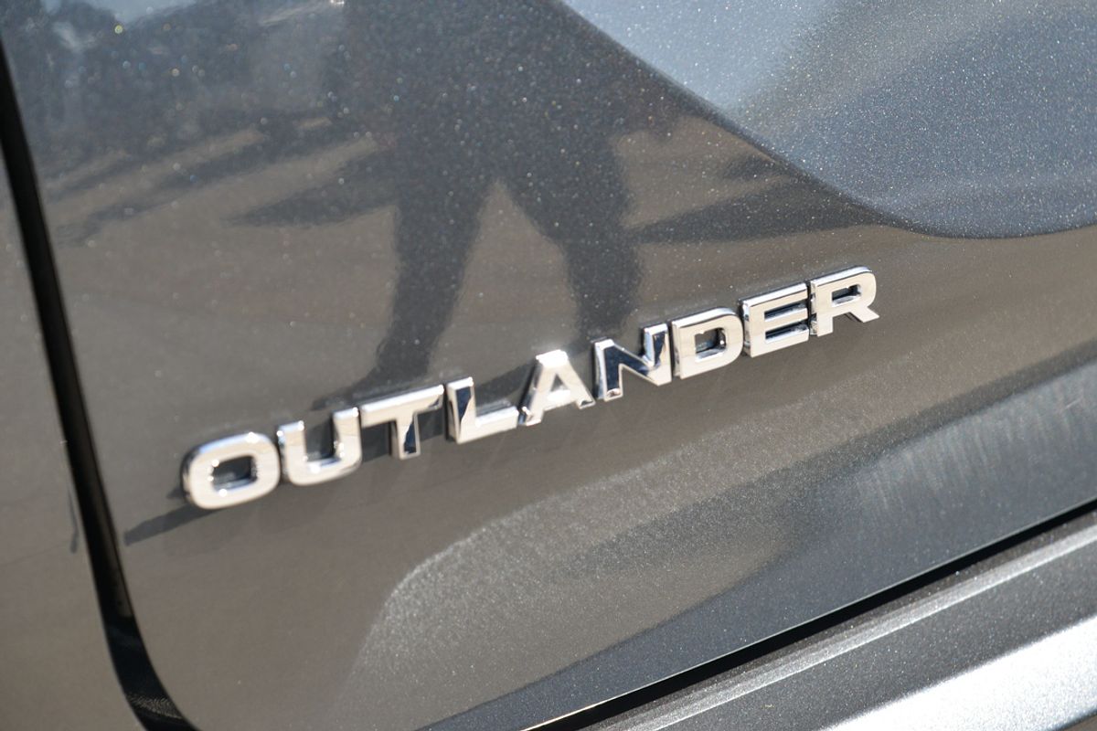 2024 Mitsubishi Outlander PHEV Exceed ZM