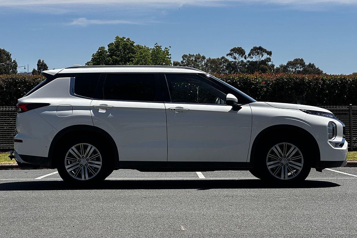 2023 Mitsubishi Outlander LS ZM