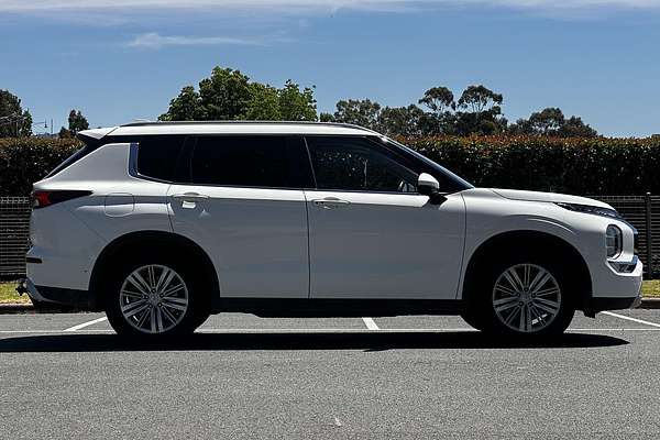 2023 Mitsubishi Outlander LS ZM