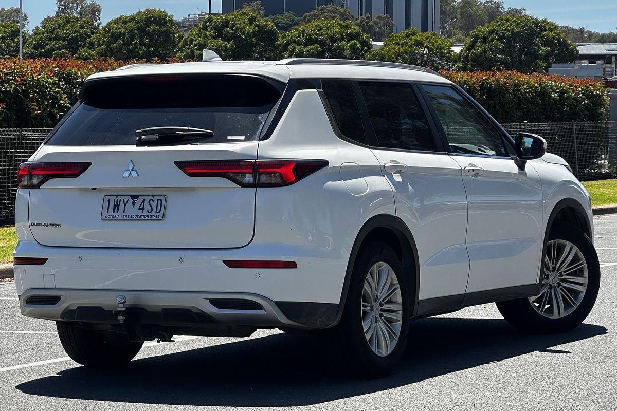 2023 Mitsubishi Outlander LS ZM