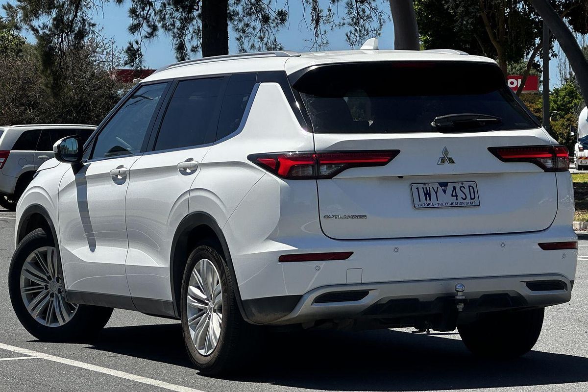 2023 Mitsubishi Outlander LS ZM