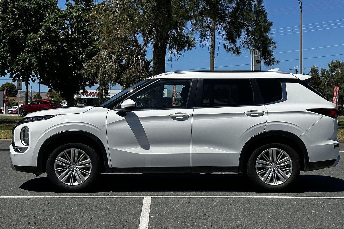 2023 Mitsubishi Outlander LS ZM