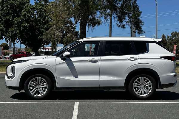 2023 Mitsubishi Outlander LS ZM