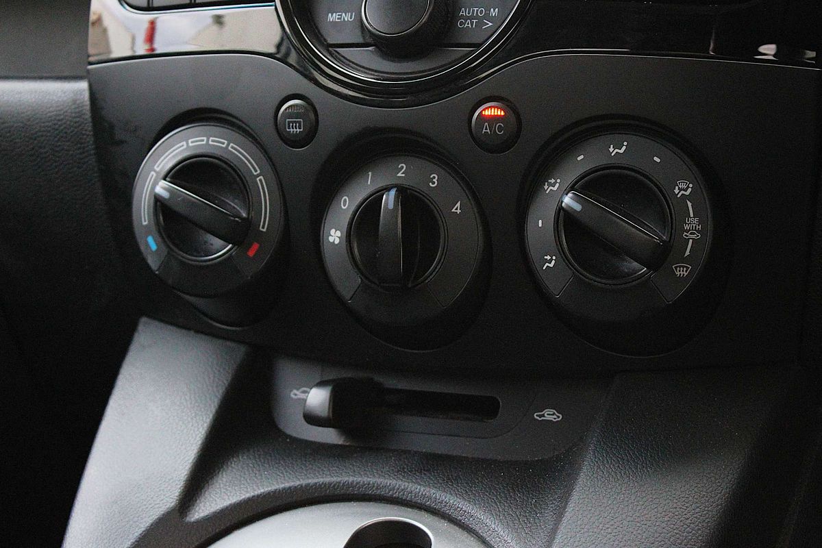 2013 Mazda 2 Neo DE Series 2