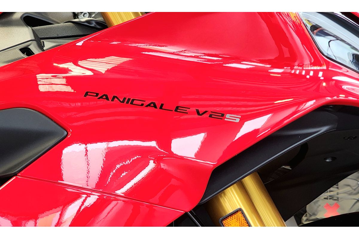 2025 Ducati PANIGALE V2S