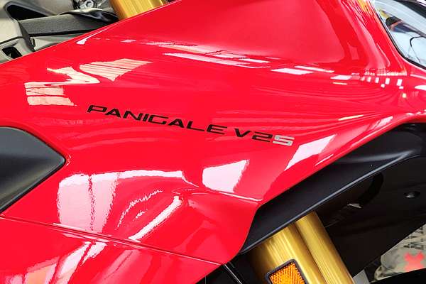 2025 Ducati PANIGALE V2S