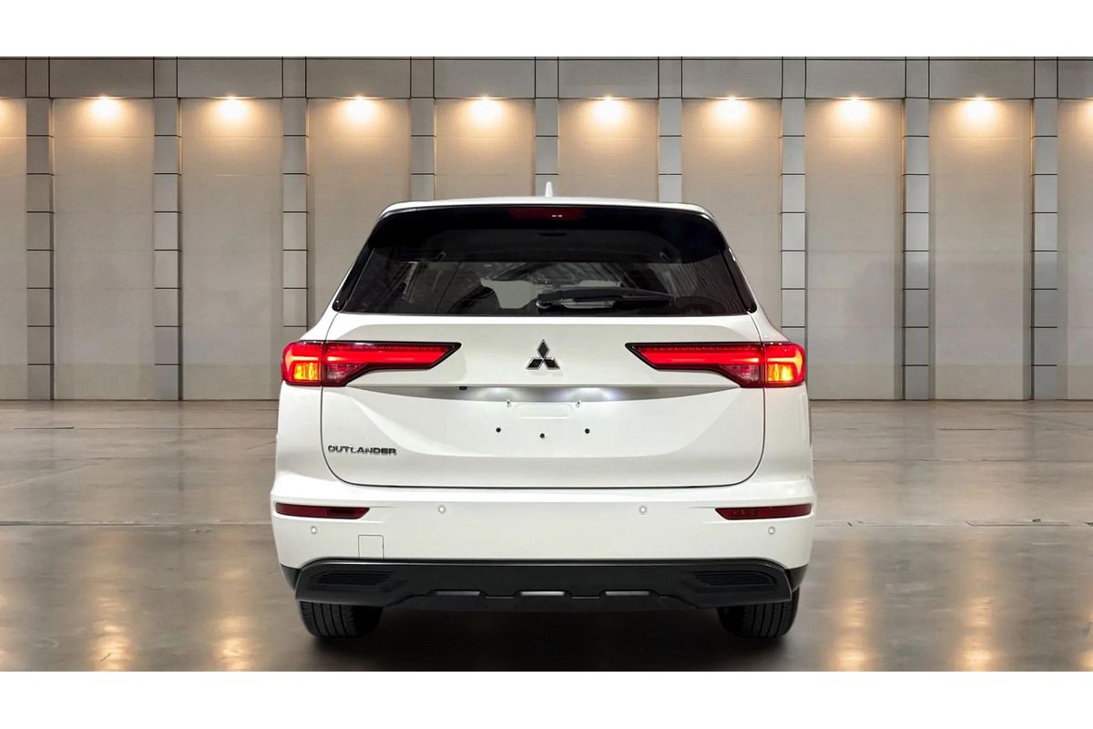 2023 Mitsubishi Outlander ES ZM