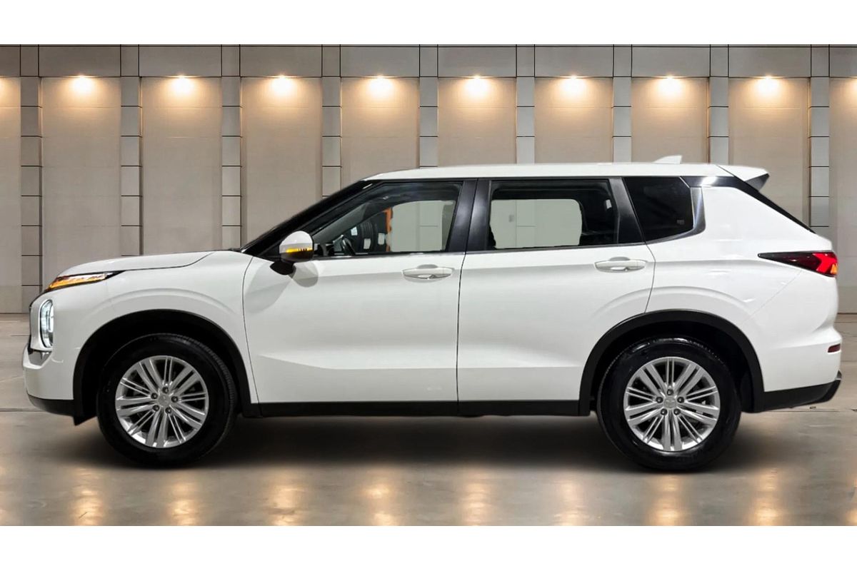 2023 Mitsubishi Outlander ES ZM