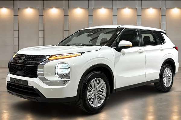 2023 Mitsubishi Outlander ES ZM