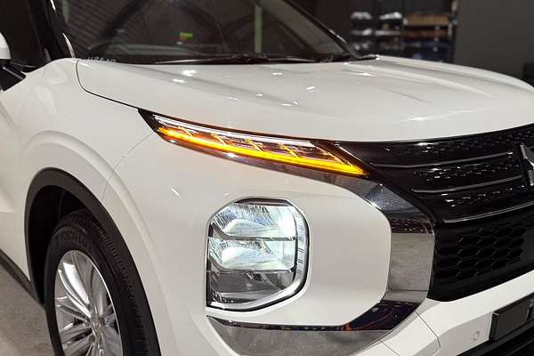 2023 Mitsubishi Outlander ES ZM