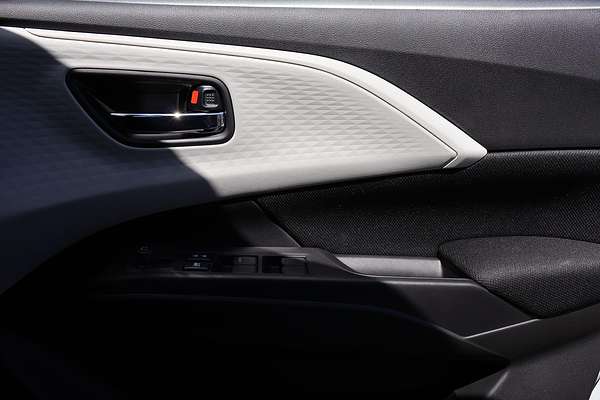 2024 Suzuki Swift Hybrid Plus UZ