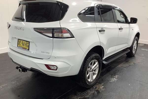 2022 Isuzu MU-X LS-M