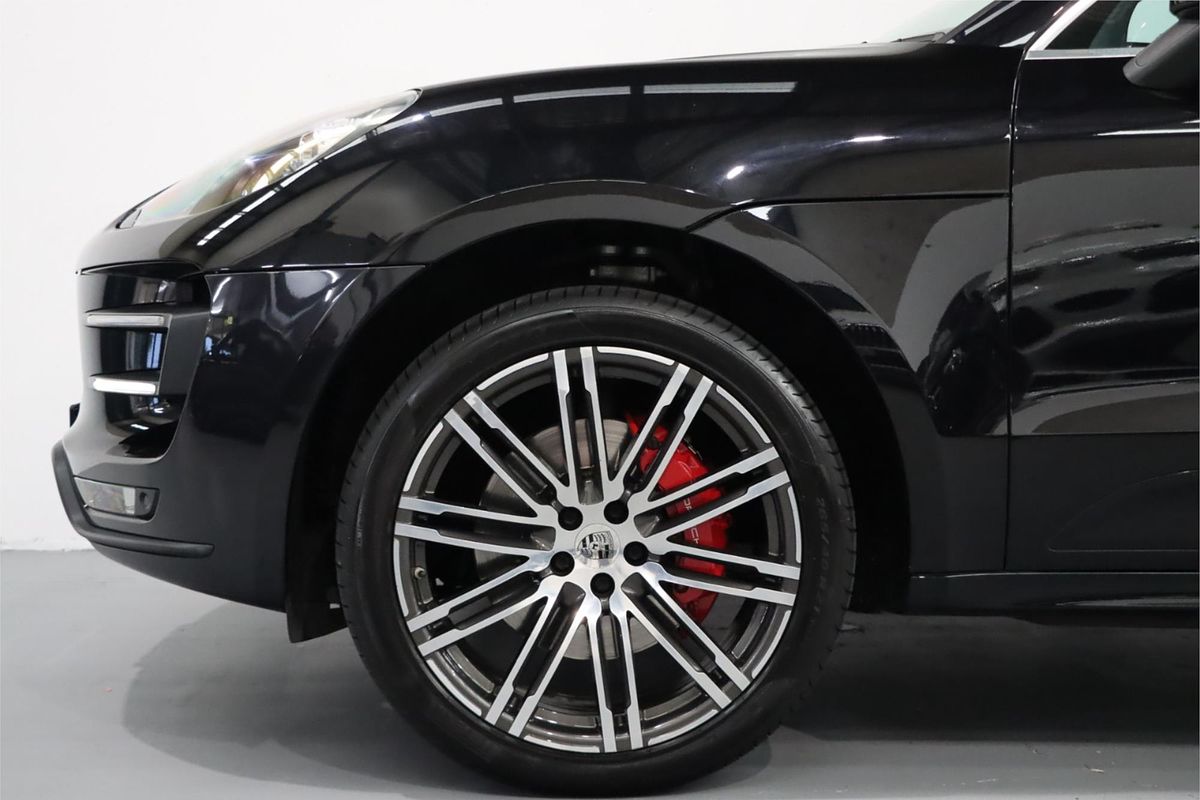 2015 Porsche Macan Turbo 95B