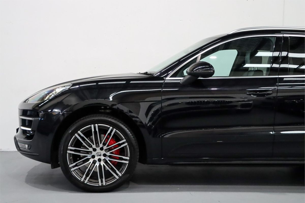 2015 Porsche Macan Turbo 95B
