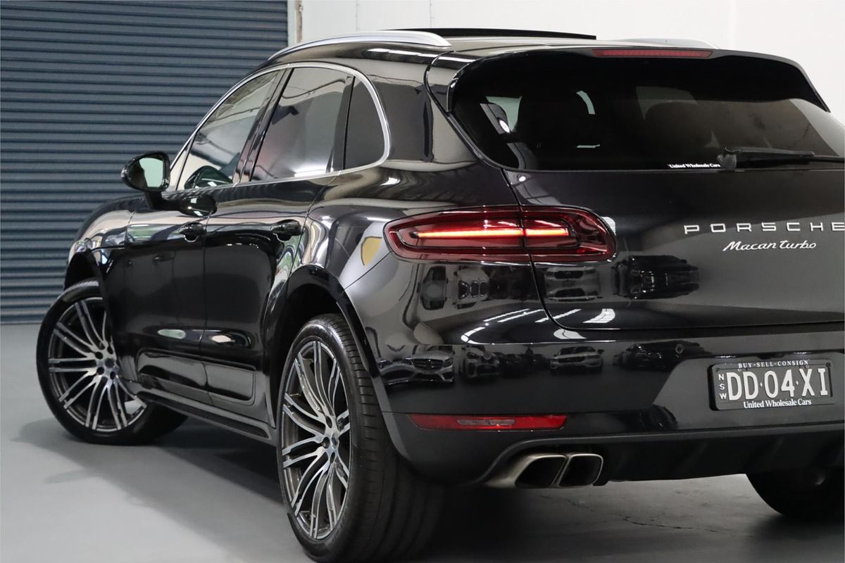 2015 Porsche Macan Turbo 95B