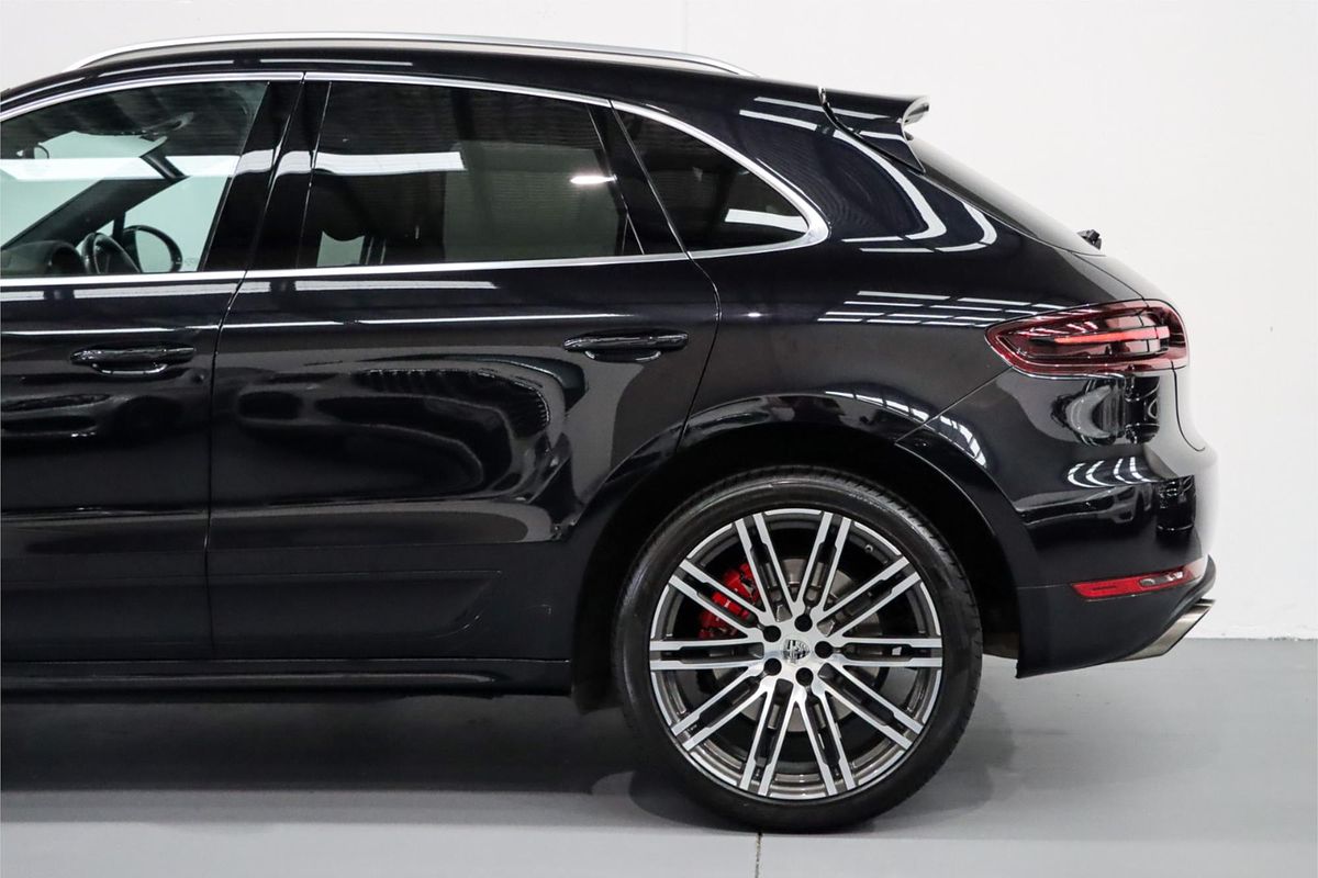 2015 Porsche Macan Turbo 95B