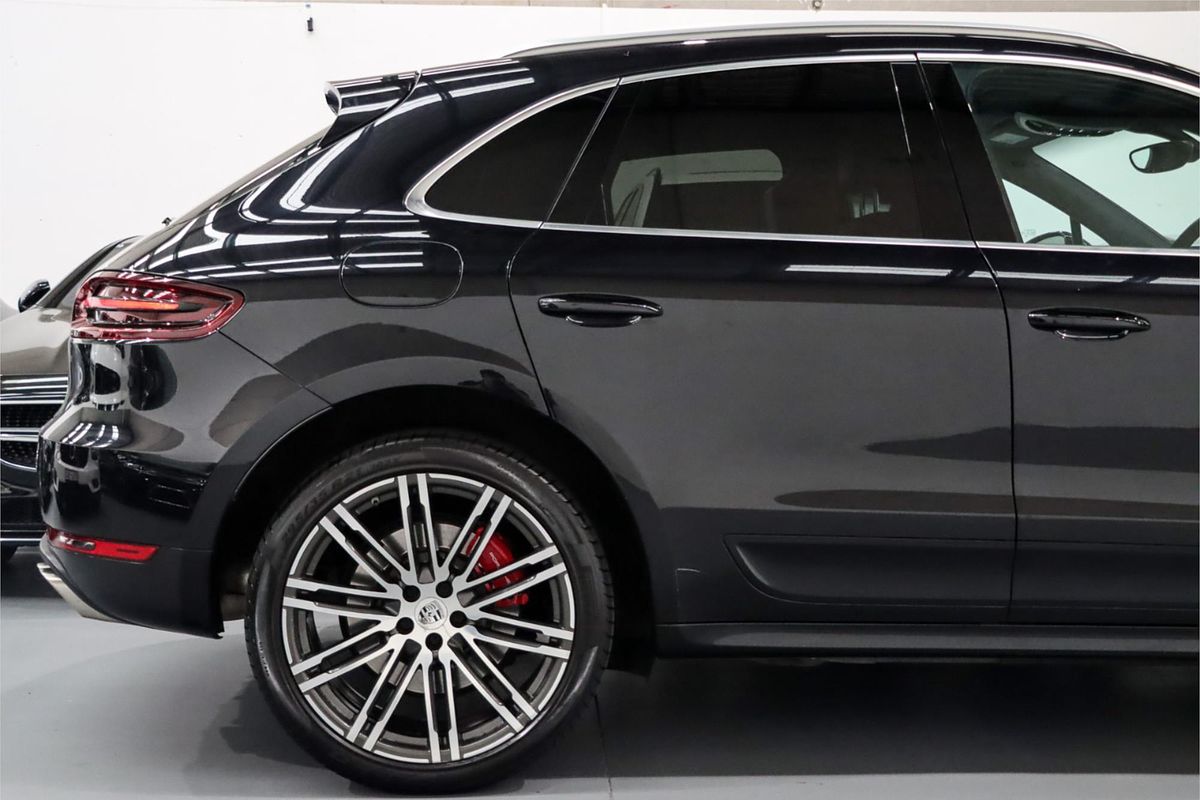 2015 Porsche Macan Turbo 95B