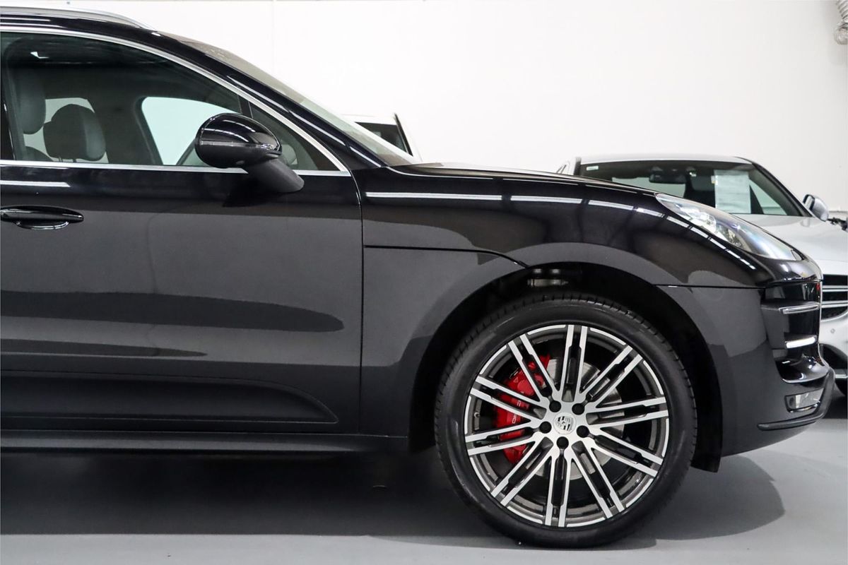 2015 Porsche Macan Turbo 95B