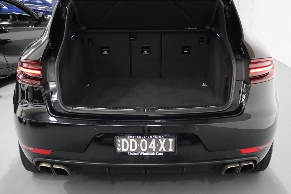 2015 Porsche Macan Turbo 95B