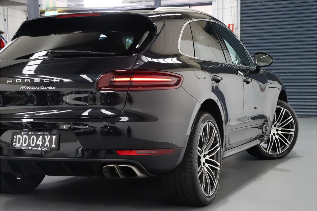 2015 Porsche Macan Turbo 95B