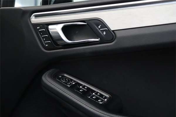 2015 Porsche Macan Turbo 95B