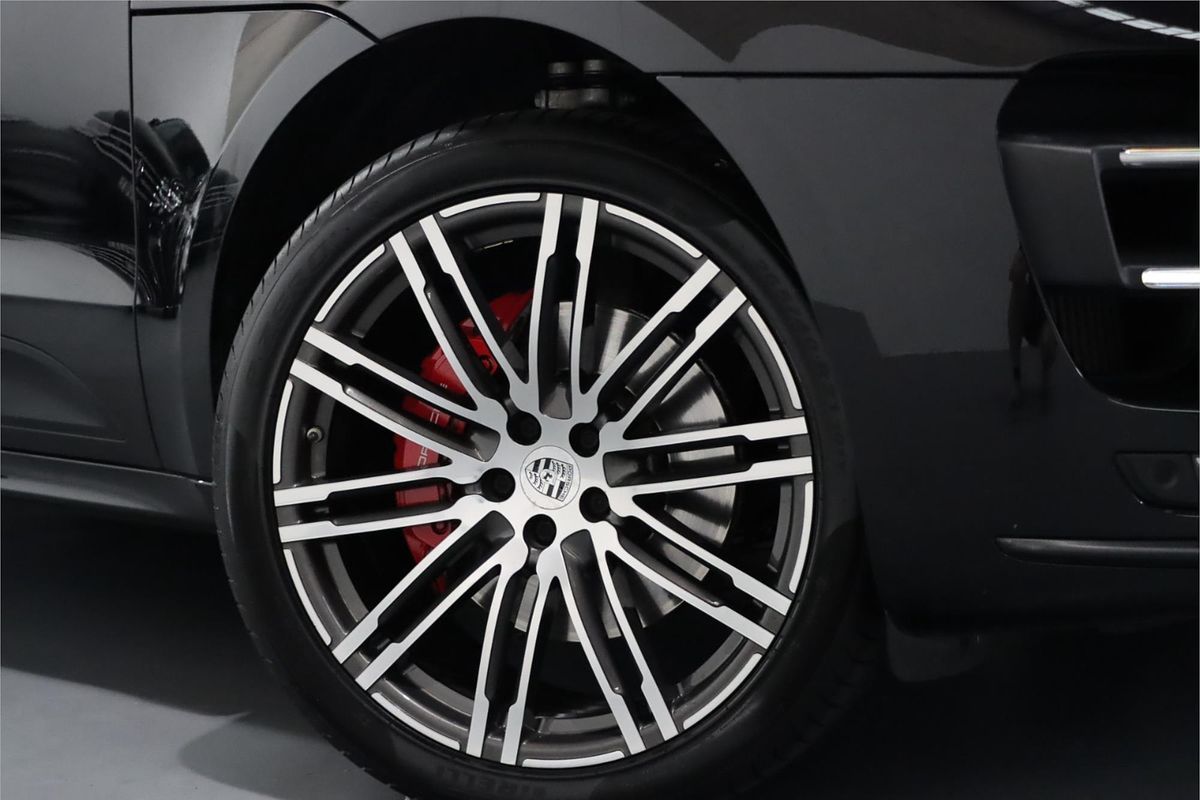 2015 Porsche Macan Turbo 95B