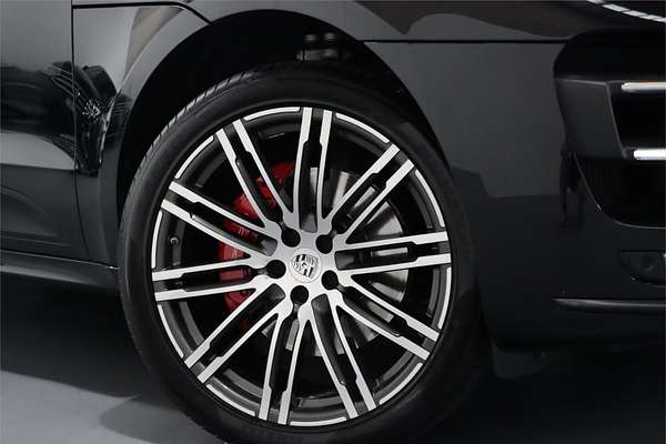 2015 Porsche Macan Turbo 95B