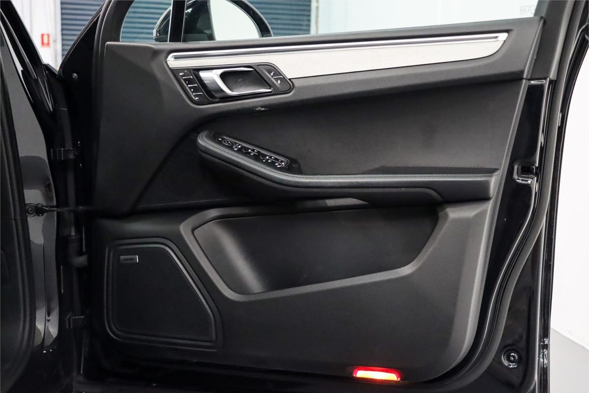 2015 Porsche Macan Turbo 95B