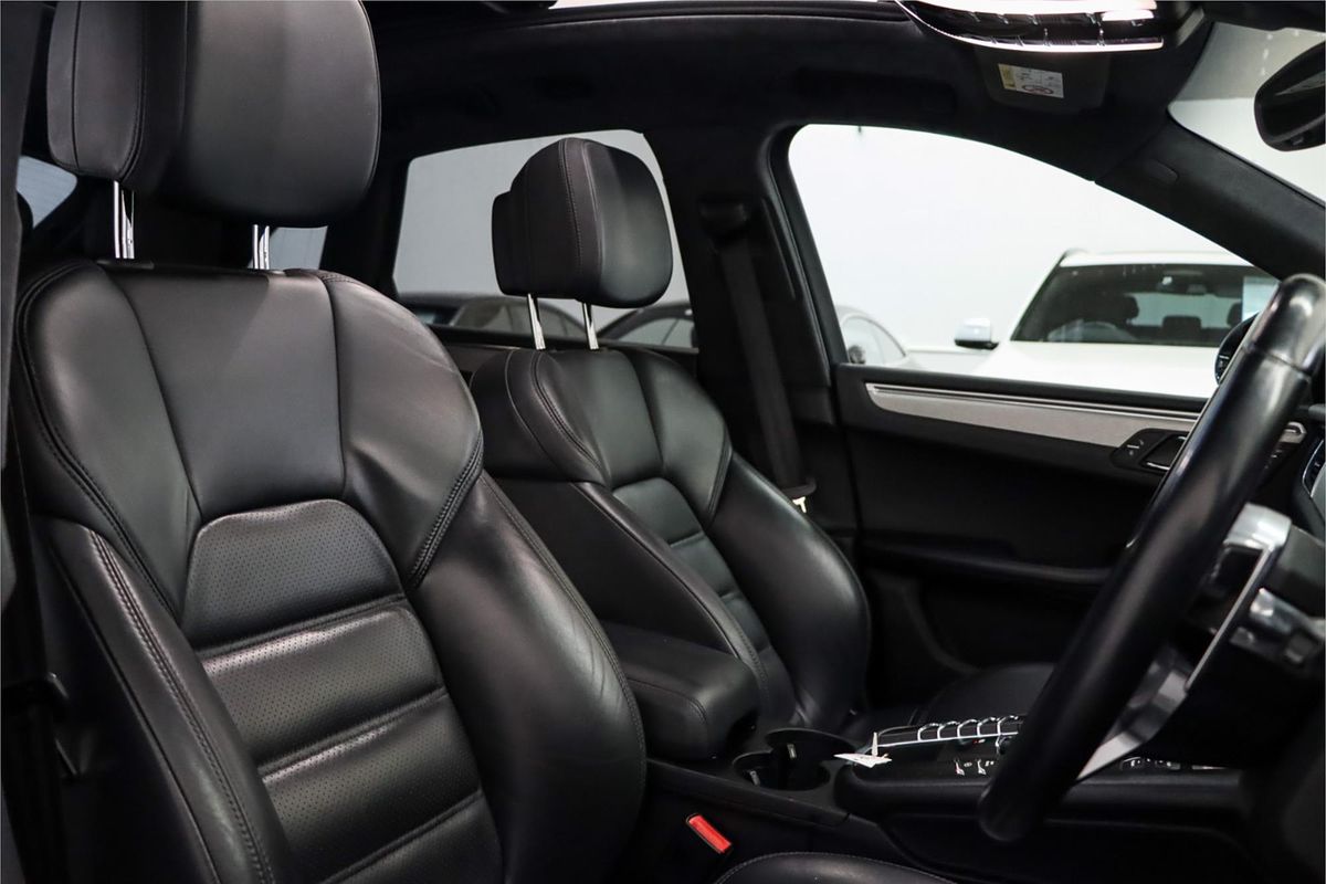 2015 Porsche Macan Turbo 95B