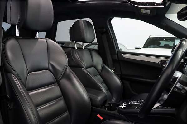 2015 Porsche Macan Turbo 95B