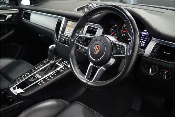2015 Porsche Macan Turbo 95B