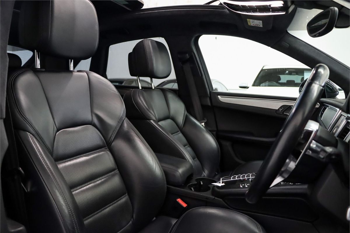 2015 Porsche Macan Turbo 95B