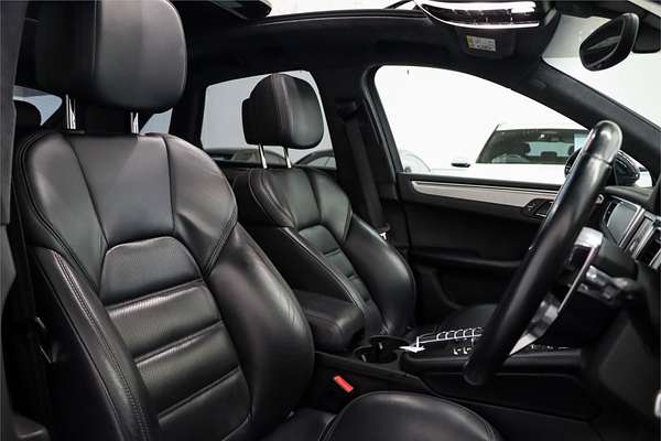 2015 Porsche Macan Turbo 95B