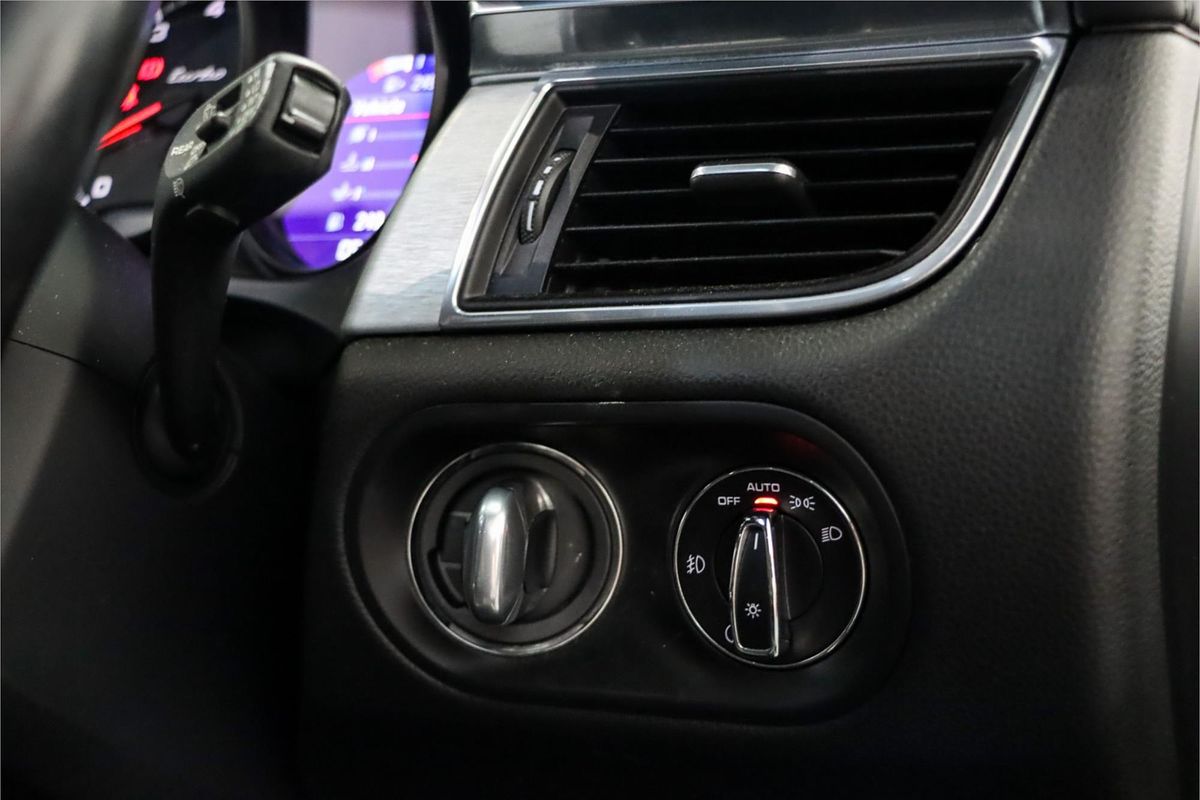 2015 Porsche Macan Turbo 95B