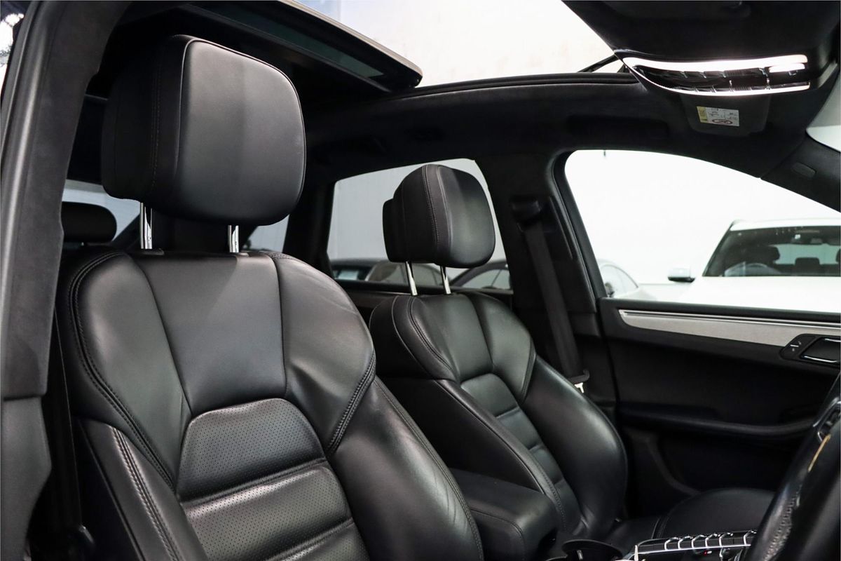 2015 Porsche Macan Turbo 95B