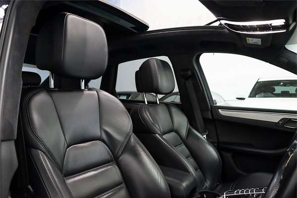 2015 Porsche Macan Turbo 95B