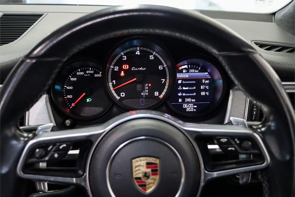 2015 Porsche Macan Turbo 95B